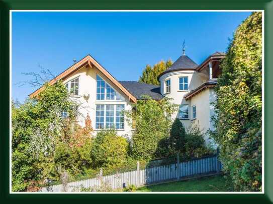 Villa in oberer Hanglage, direkt am Feldrand, in einer exklusiven Sackgasse, sehr hochwertig