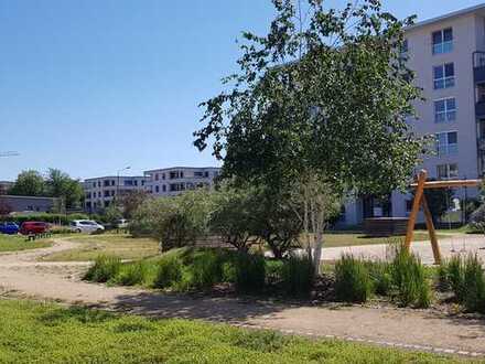 Schickes, helles Apartment mit Parkett, großem Bad und Einbauküche