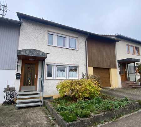 Reihenmittelhaus mit Garten in ruhiger zentraler Lage mit Potential