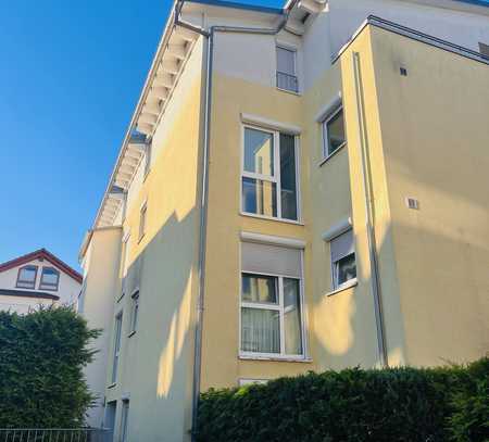 Helle, moderne Wohnung mit Aufzug und Balkon