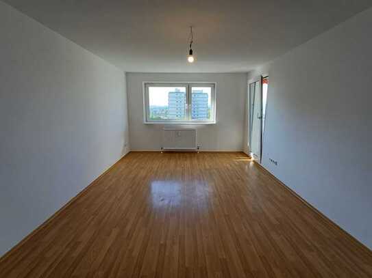 Helle 3-Zimmer-Wohnung mit Balkon im Hasenbergl