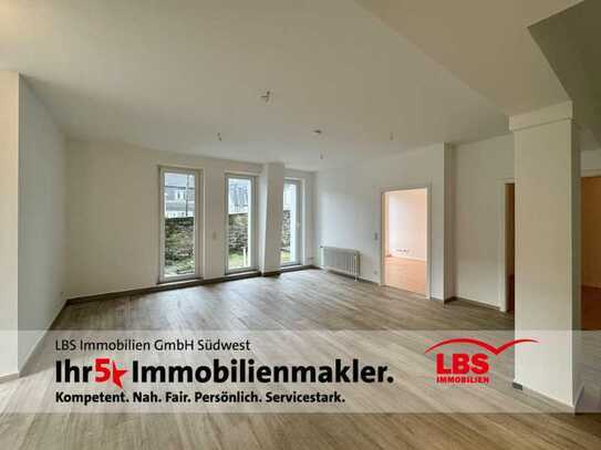 Helle, sanierte 3-Zimmer-EG-Wohnung mit Balkon, Terrasse und Garten