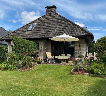 freistehendes 8 Zimmer Walmdachhaus mit Vollkeller und Carport