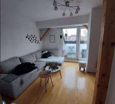 Helle, sehr ruhige 2-Zimmer DG Wohnung mit Loggia !