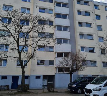 Helle 3 Zimmerwohnung mit Balkon und Stellplatz