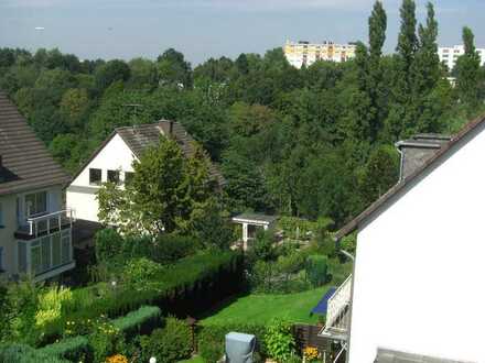 Helle geräumige Dachgeschosswohnung in der Nähe des Kruppkrankenhauses in Steele