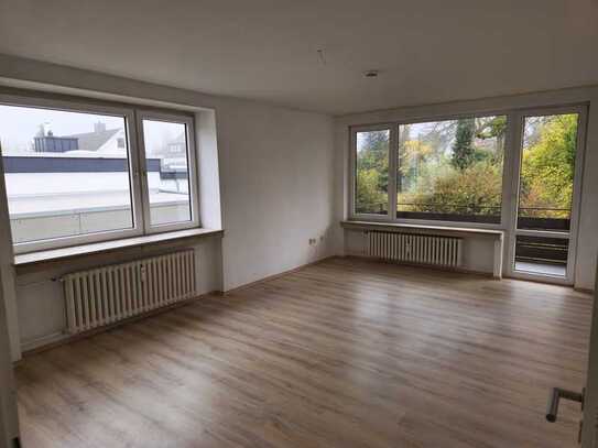 Ab sofort: Helle 3-ZKB-Wohnung mit Balkon