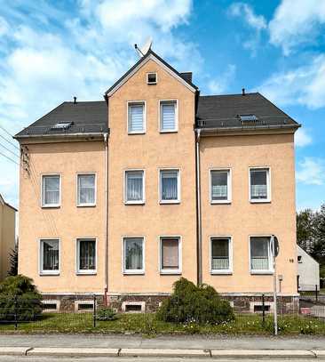 Gepflegtes Wohnhaus mit Grundstück und Garagen