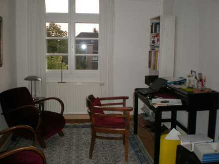 3-Zimmer-Wohlfühlwohnung mit kleinem Balkon und EBK, Altbau in Köln Riehler Gürtel
