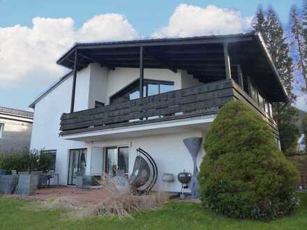 Großes Einfamilienhaus mit Einliegerwohnung und eigenem Garten in schöner Lage von Hückeswagen