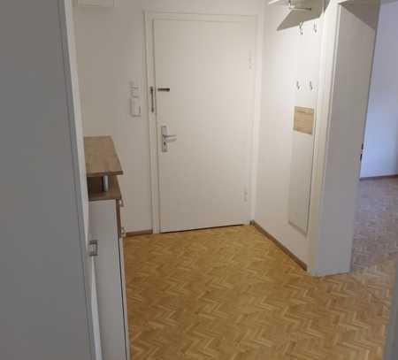 Modernisierte 2-Zimmer--Wohnung mit Einbauküche in Augsburg, zentrale Lage