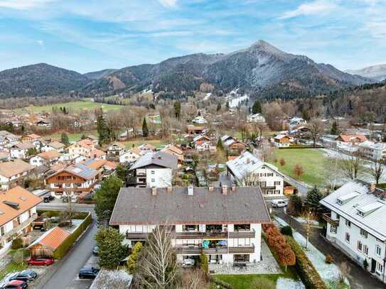 Wunderschönes, top geschnittenes Apartment mit Bergblick & zwei Balkonen in zentraler, ruhiger Lage