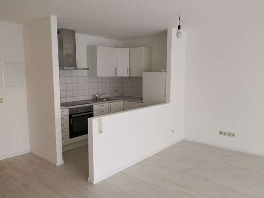 Schöne, helle, u. zentrale 2-Zimmer-Wohnung , Küche, Balkon, Lift u. Tiefgarage, Grenzach-Wyhlen