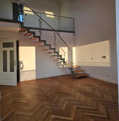 Über den Dächern der Stadt! Genießen Sie perfekte Sonnenuntergänge auf Ihrem großen Balkon!