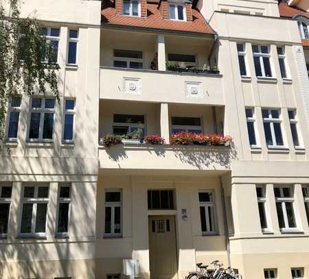 Schöne und absolut ruhig gelegene 2-Zimmer-Wohnung mit neuer Lack-EBK und Balkon in Stadtfeld-Ost