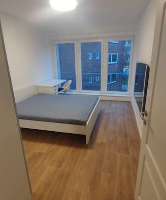 17 m² Wg Zimmer, möbiliert mit Balkon und inkl. aller Kosten + TOP-LAGE!! Direkt an der U-Bahn!!