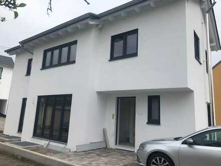 NEUBAU : Traumhaftes EFH mit Garten und Terasse