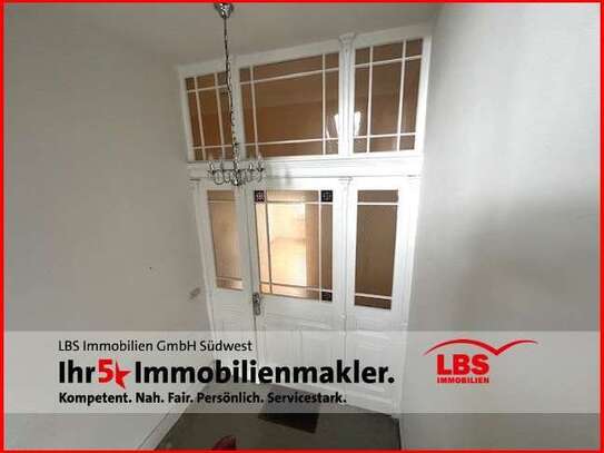 Stilvolle 4-Zimmer-Altbauwohnung, frisch renoviert !