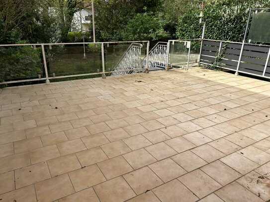 Top Gartenwohnung mit Terrasse und Balkon in Top Lage EBK