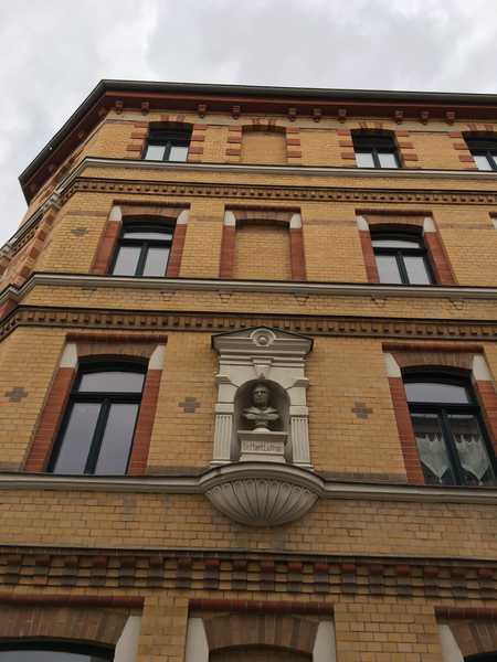 Frisch saniert - 3 Zimmer - Tageslichtbad mit Dusche !