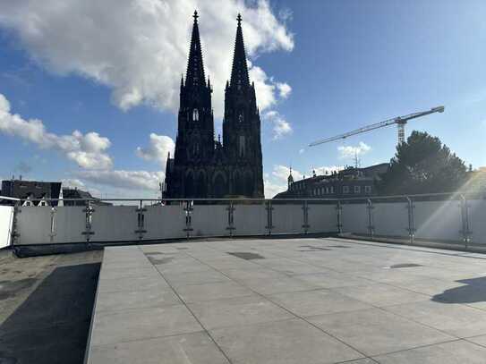 Grundsanierte, attraktive 3-Zimmer-Wohnung inkl. Dachterrasse mit Domblick