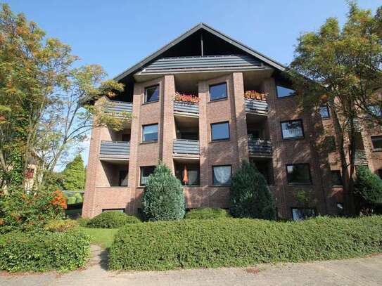 Modernisierte Terrassenwohnung mit einem Zimmer sowie Balkon und Einbauküche in Minden