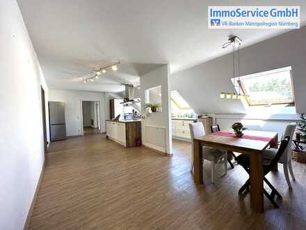 Geräumige 7-Zimmer-Dachgeschosswohnung mit zentraler Küche