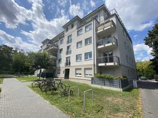 KOMFORTABEL UND VERKEHRSGÜNSTIG WOHNEN - TERRASSE, FUSSBODENHEIZUNG, EINBAUKÜCHE, PARKETT und Aufzug