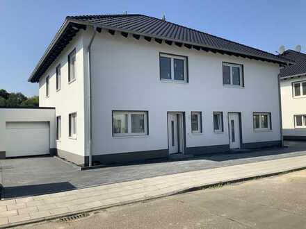 Neubau-Doppelhaushälfte Erstbezug KFW 40 in Euskirchen-Wüschheim/Großbüllesheim mit Top Ausstattung