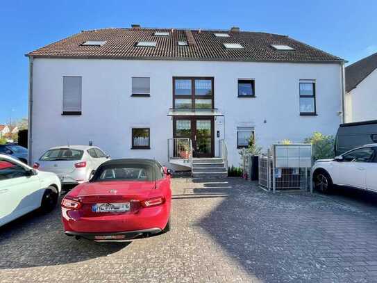 Großzügige, lichtdurchflutete Wohnung in ruhigem Wohnhaus.