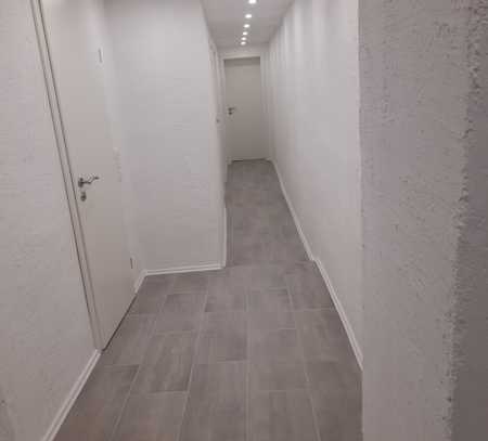 Schöne Sanierte Wohnung 4 Zimmer, Küche, Bad, 2 WCs, Zentrale Lage in Ober Roden