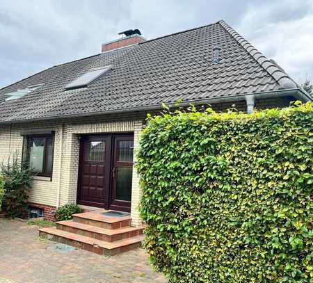 Doppelhaushälfte mit großem Garten 1 Garage 1 Carport 4,5-Zimmer in Barsbüttel