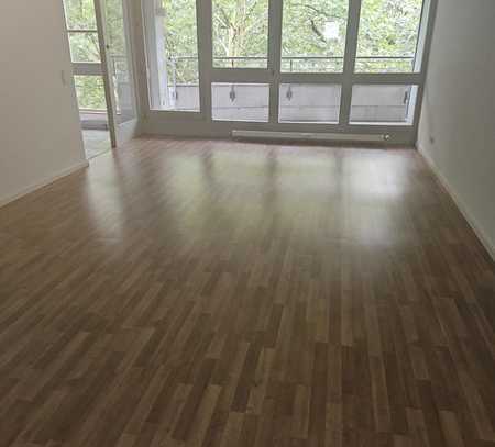 TOP - Große 2 Zimmer Wohnung, ca. 77qm mit großzügigem Balkon und Einbauküche mit E-Geräten