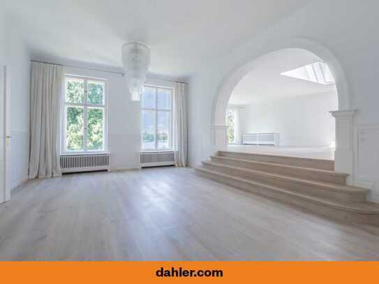 Exclusive and dreamlike villa on the waterfront in a prominent location in Potsdam