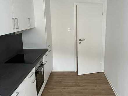 Stilvolle, vollständig renovierte 2-Zimmer-Wohnung mit EBK in Hannover