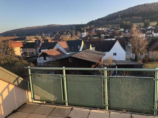 Vollständig renovierte 4,5-Raum-Dachgeschosswohnung mit Balkon in Blumberg