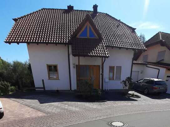 Gepflegtes Einfamilienhaus mit potenzieller Einliegerwohnung Balkon und großem Garten in Bubenheim