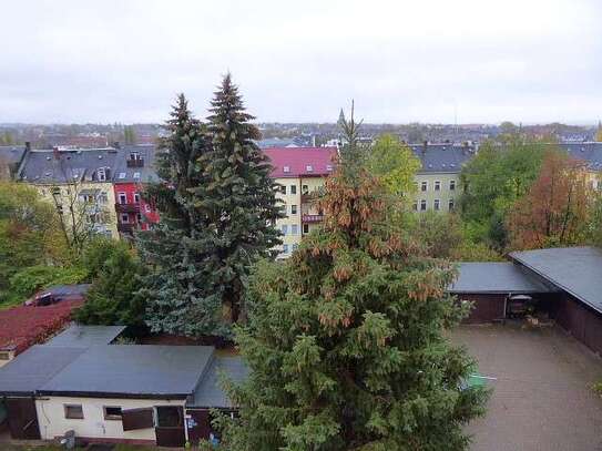 Weitblick garaniert! - Großer Südbalkon an einer schönen 3-Raum im DG auf dem Sonnenberg