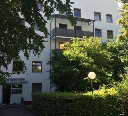 Passau-Zentrum, großes Galerie-Studentenappartement, direkt am Klostergarten