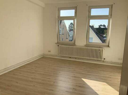 4-Zimmer-Wohnung, Küche, kl. Bad, WC mit Balkon in Herford