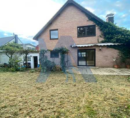 Einfamilienhaus mit Keller, Garten und Garage in Berzbuir