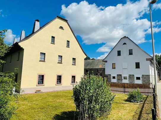 Bauernhaus mit Wohnungen und Gebäuden