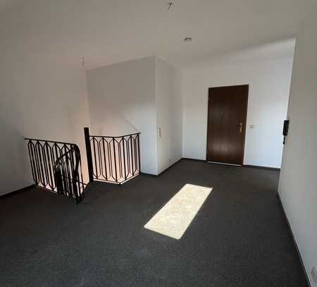 Attraktive 4 Zimmer Wohnung über 2 Etagen mit Südbalkon in Mainaschaff