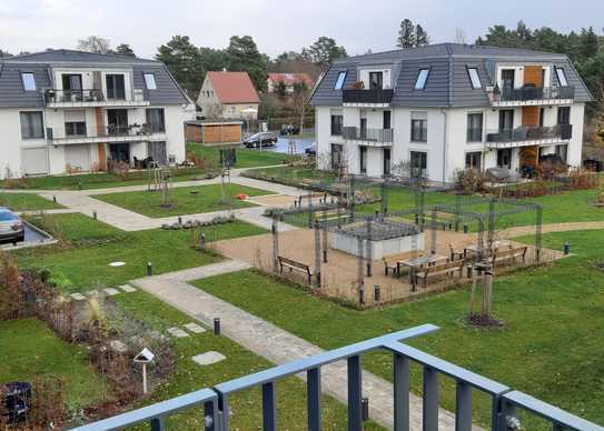 Erstbezug, Neubau, provisionsfrei, drei Zimmer im DG mit großer Grünanlage in Hohen Neuendorf