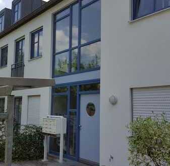 Schöne, helle zwei Zimmer Dachgeschoßwohnung mit Galerie in Augsburg-Hochzoll