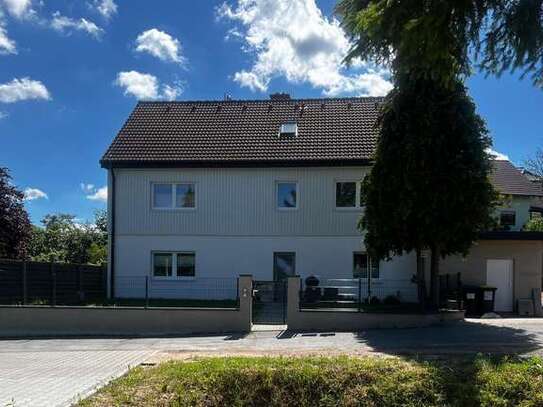 Sanierte Wohnung in 2-Familienhaus mit Garten