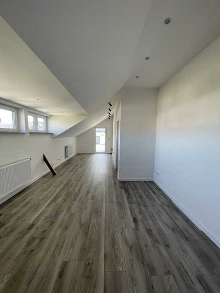                                                               Kernsanierte 2 ZKB Dachgeschosswohnung mit separatem Homeoffice/Atelier Bereich&hellip;                                                       in Altenstadt (Weilheim-Schongau)