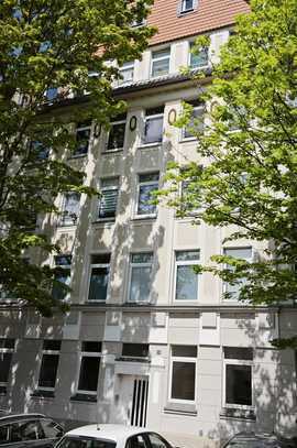 frisch renovierte helle 2-Zimmer-Wohnung in altem Gründerzeithaus