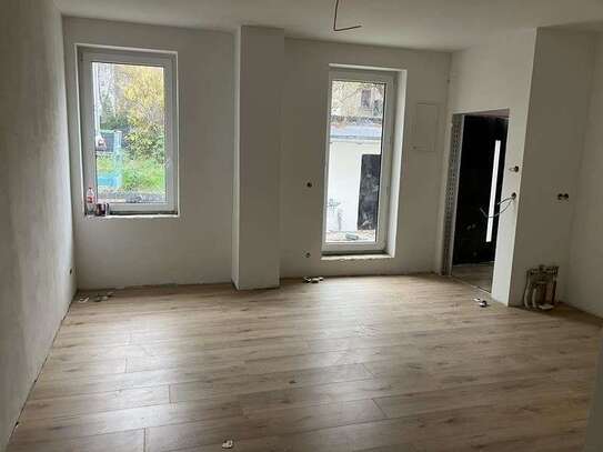 Erstbezug nach San.! Kompaktloft 1-Zi. im Hinterhaus mit Du. und Lam. in zentraler Lage! EBK mgl.