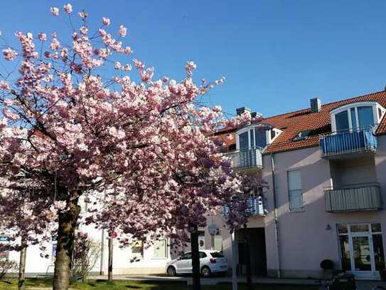 Sonnige 2-Zimmer-Wohnung mit Balkon und EBK in Karl-Stiehler-Str. 2, Ottobrunn